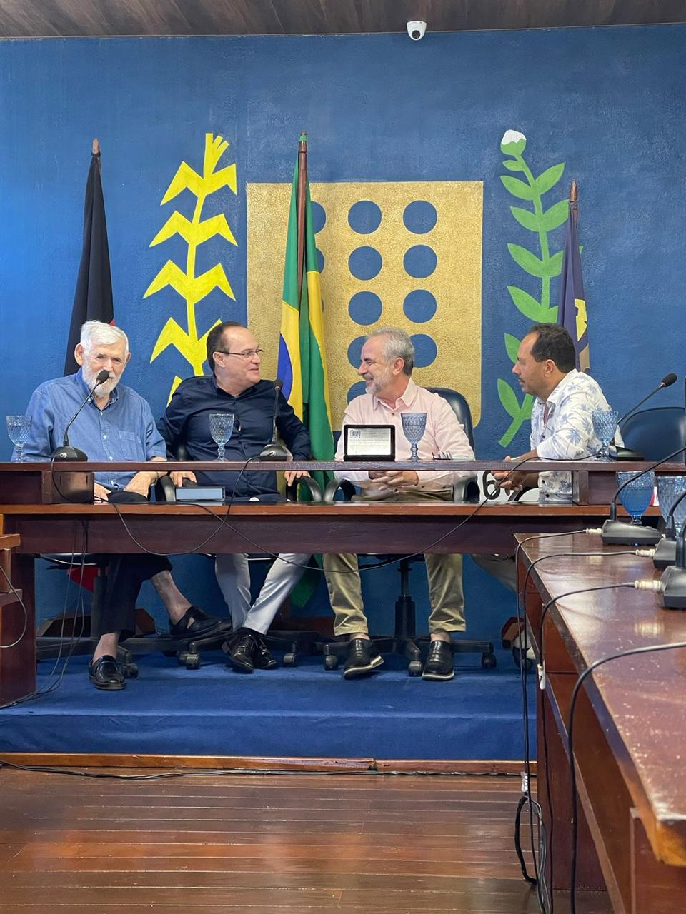 CÂMARA DE VEREADORES REALIZA SESSÃO ESPECIAL COM ENTREGA DE TITULO DE CIDADÃO TAPEROAENSE AO DEPUTADO LUIZ COUTO E DISCUTE SITUAÇÃO HIDRICA DA CIDADE