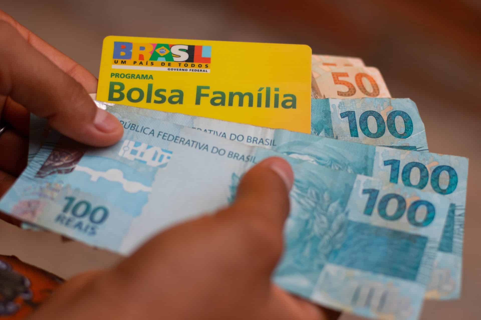 ​A VERDADE SOBRE OS CORTES DO BOLSA FAMÍLIA NÃO SÓ EM TAPEROÁ MAS EM TODO O BRASIL